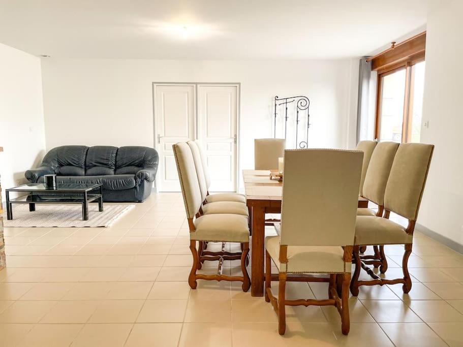 Maison De Campagne Paisible La Mesniere Bagian luar foto